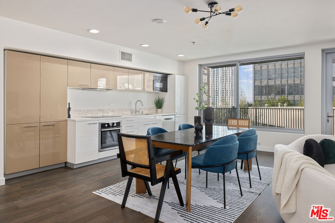 901 S Flower St Unit: 607