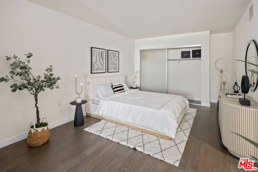 901 S Flower St Unit: 607
