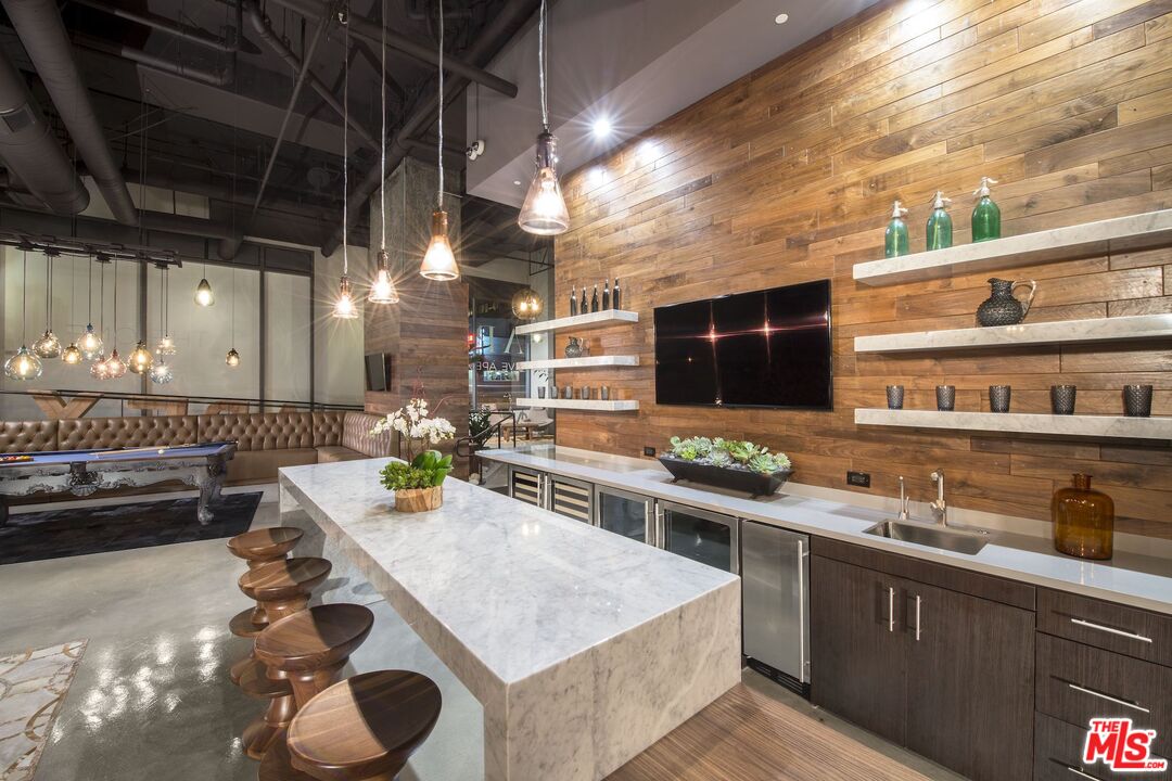 901 S Flower St Unit: 607