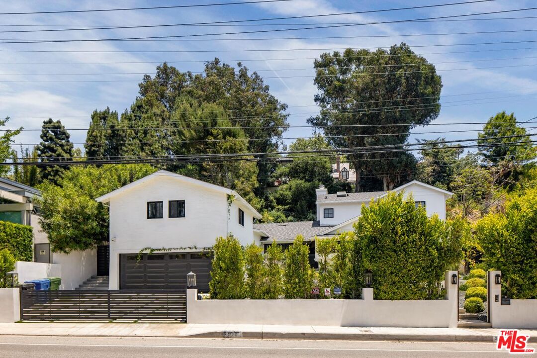252 N Kenter Ave