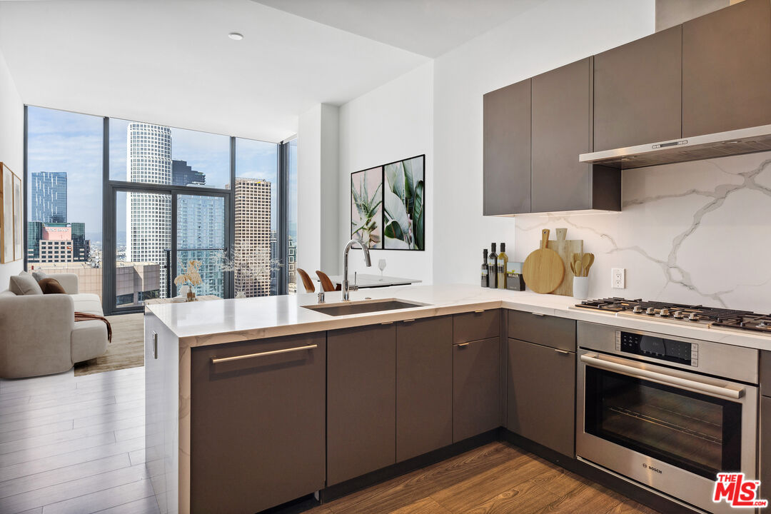 801 S OLIVE ST Unit: PH 1