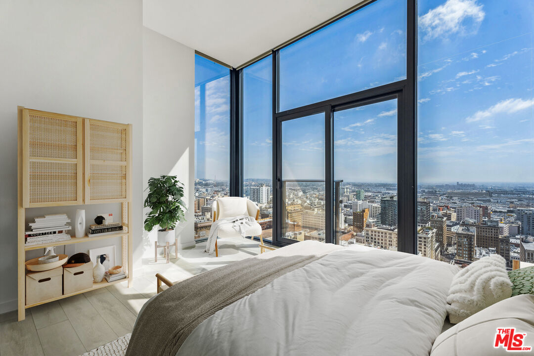 801 S OLIVE ST Unit: PH 1