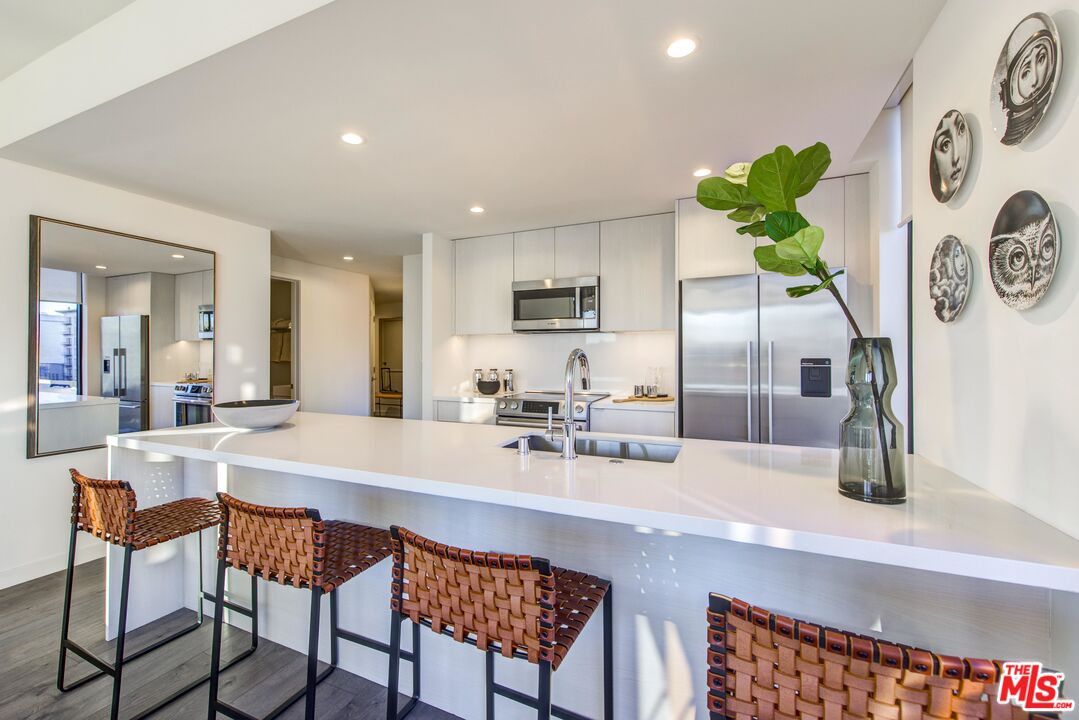 801 S OLIVE ST Unit: PH 1