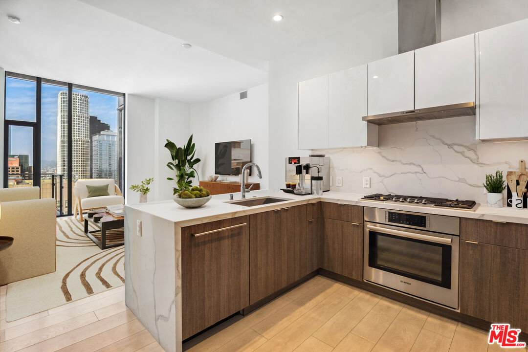 801 S OLIVE ST Unit: PH 1