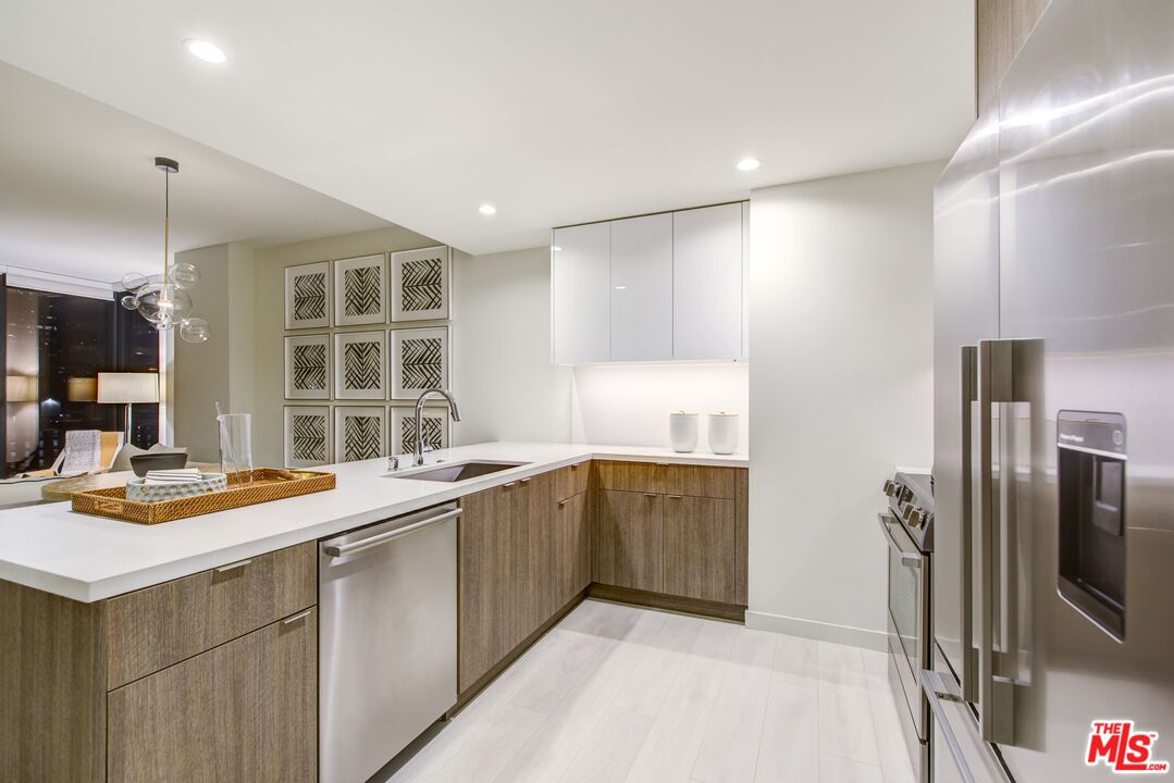 801 S OLIVE ST Unit: PH 1