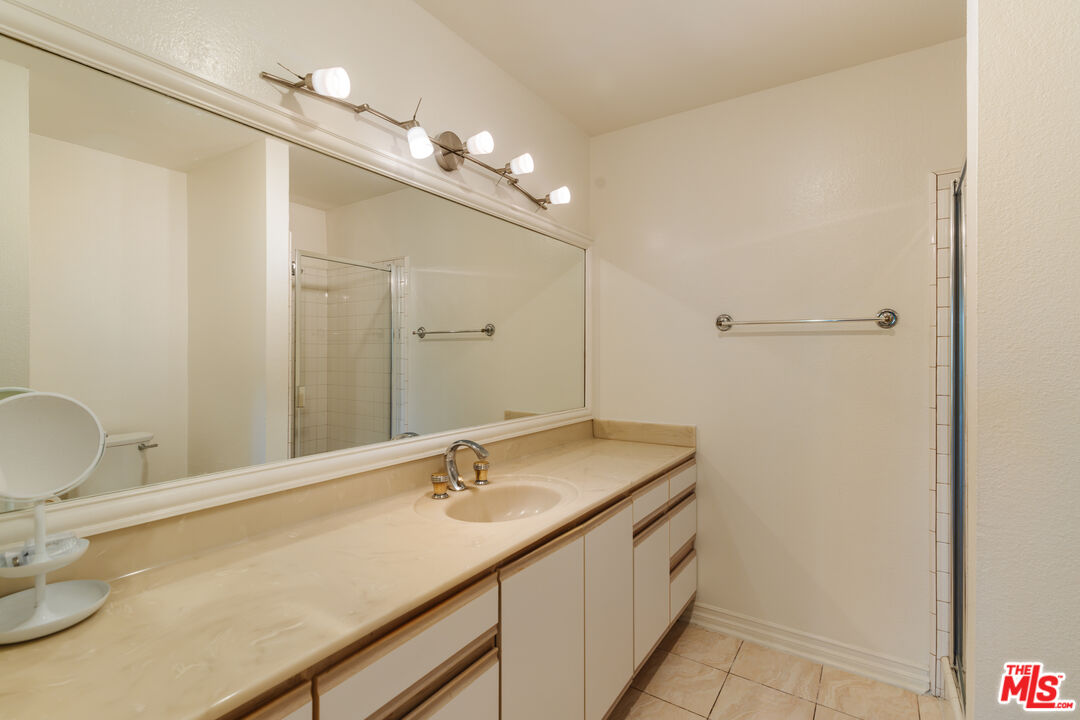 4724 Park Granada Unit: 217