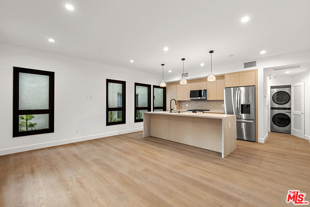 132 S Oakhurst Dr Unit: 2