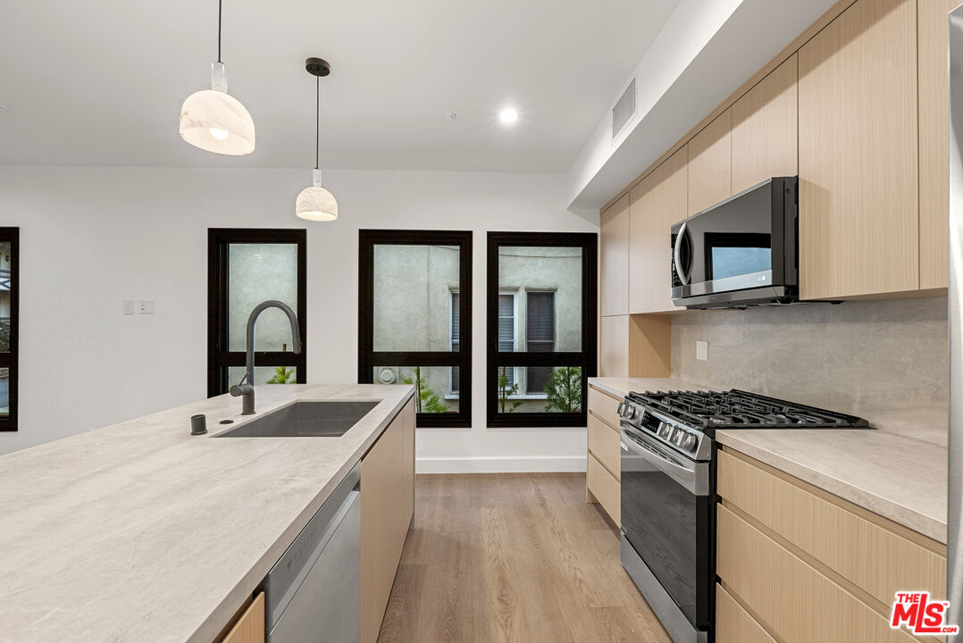 132 S Oakhurst Dr Unit: 2