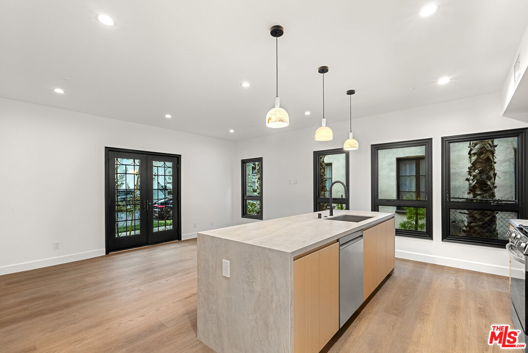 132 S Oakhurst Dr Unit: 2