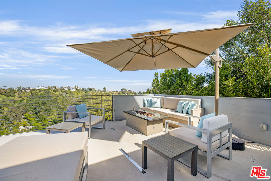 1172 LINDA FLORA DR