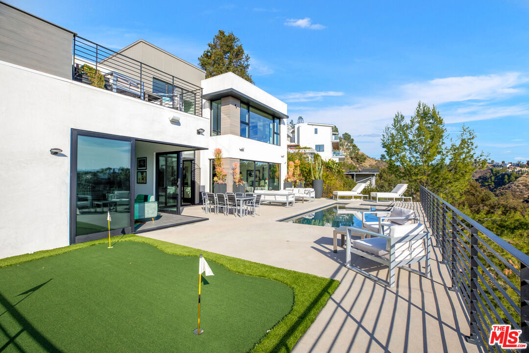 1172 LINDA FLORA DR