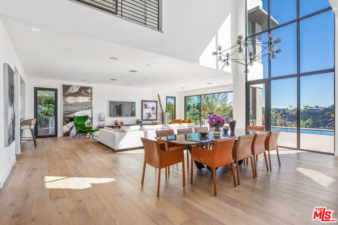 1172 LINDA FLORA DR