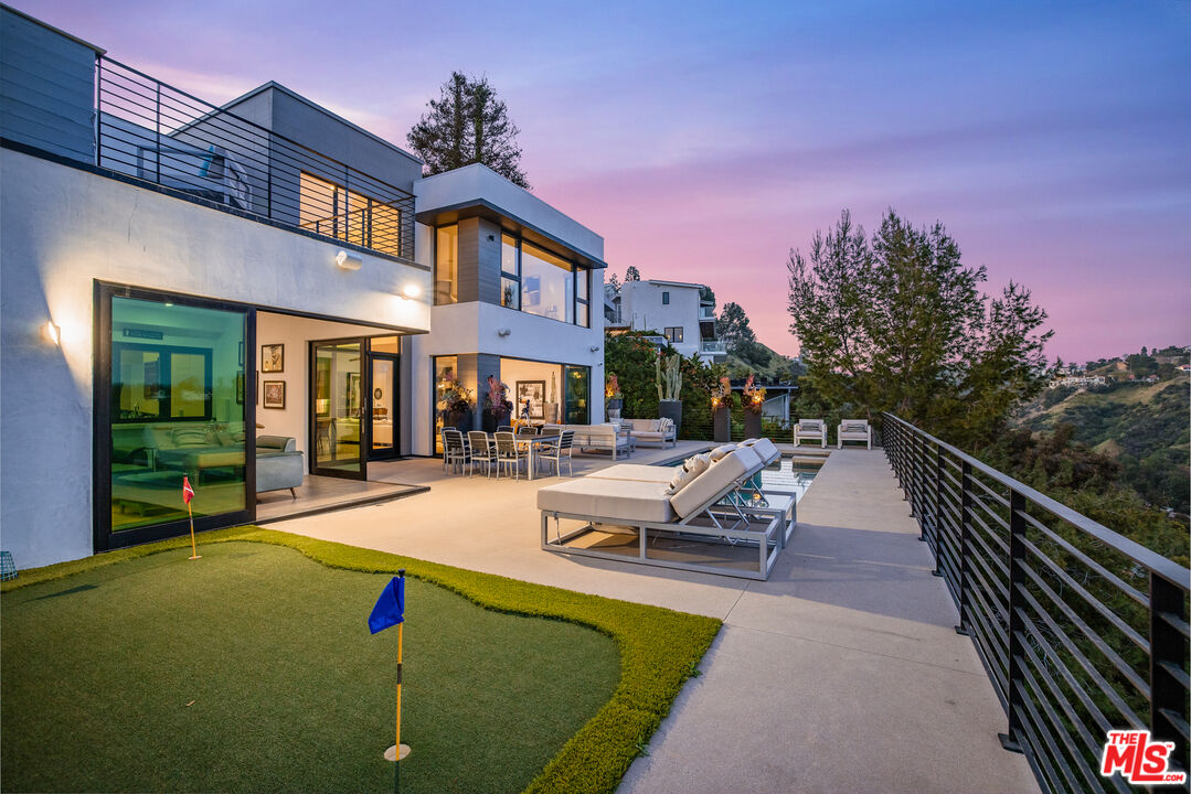 1172 LINDA FLORA DR
