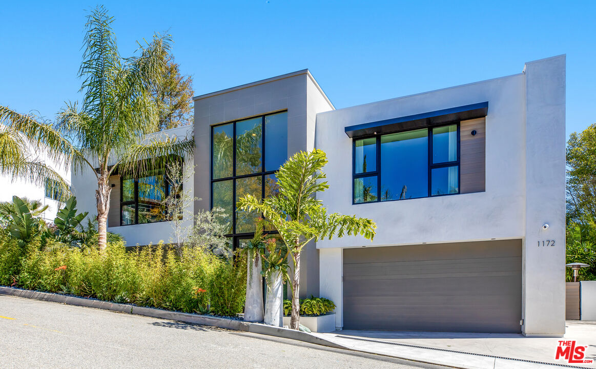 1172 LINDA FLORA DR
