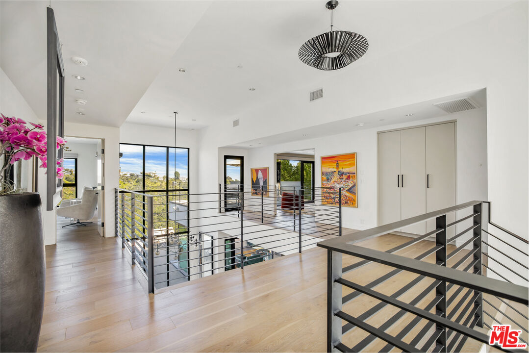 1172 LINDA FLORA DR