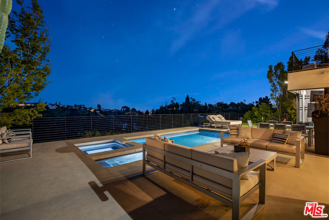 1172 LINDA FLORA DR