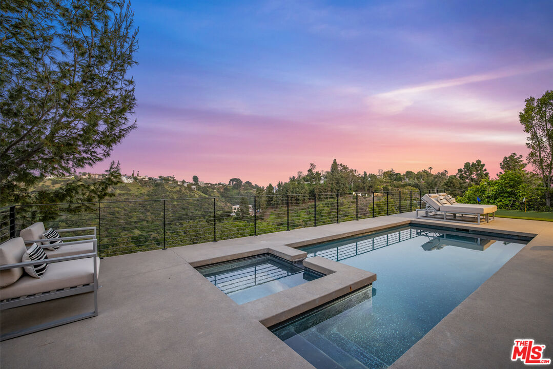 1172 LINDA FLORA DR