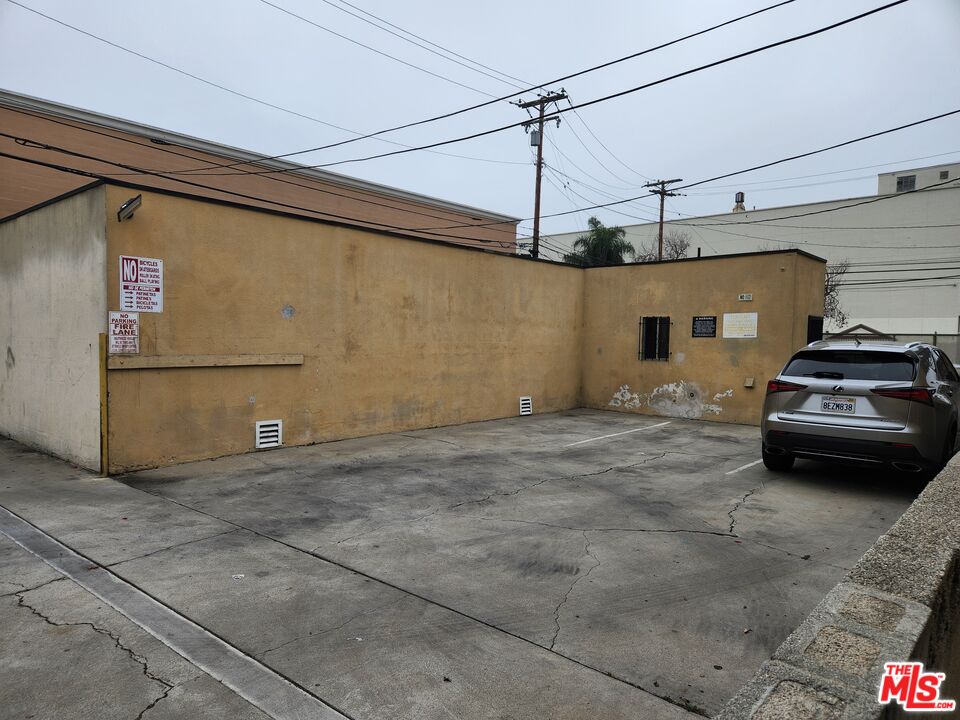 2018 Locust Ave Unit: 13
