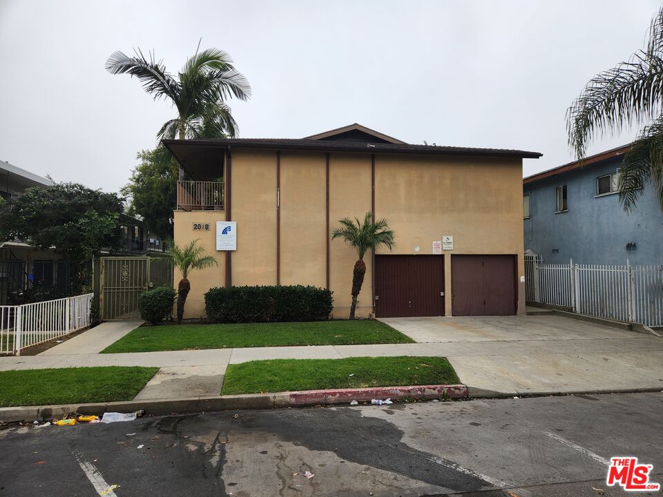2018 Locust Ave Unit: 13