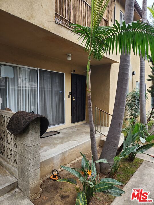 2018 Locust Ave Unit: 13