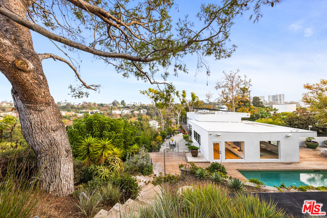 354 Amalfi Dr