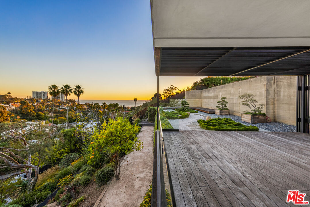 354 Amalfi Dr