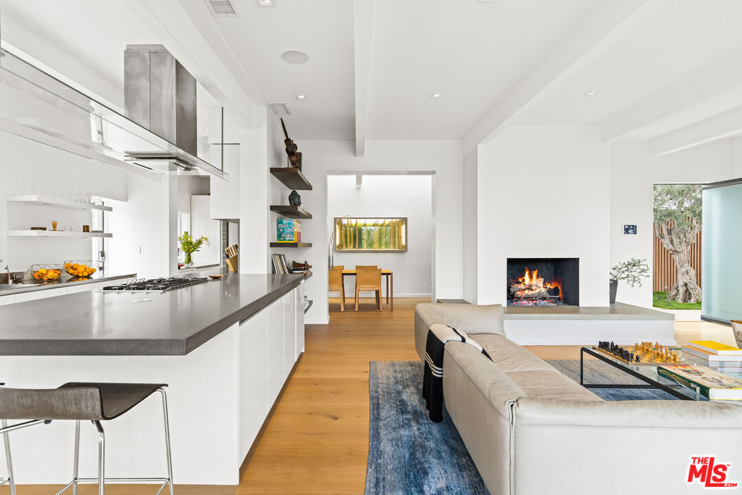 354 Amalfi Dr