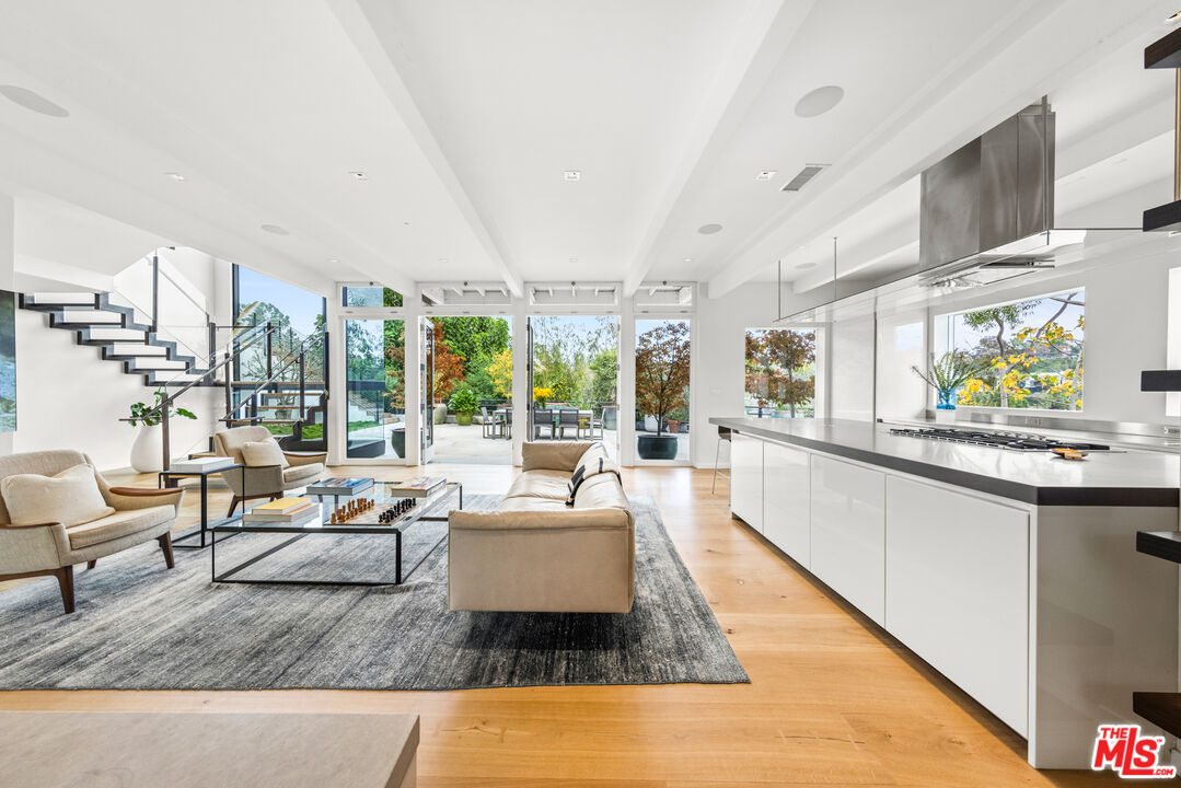 354 Amalfi Dr