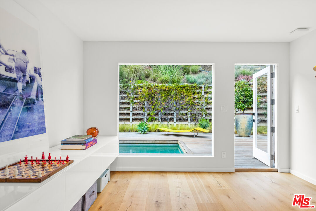354 Amalfi Dr