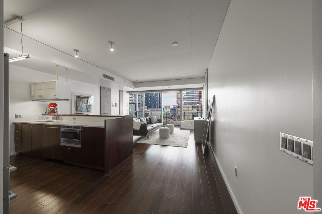 1155 S Grand Ave Unit: 810