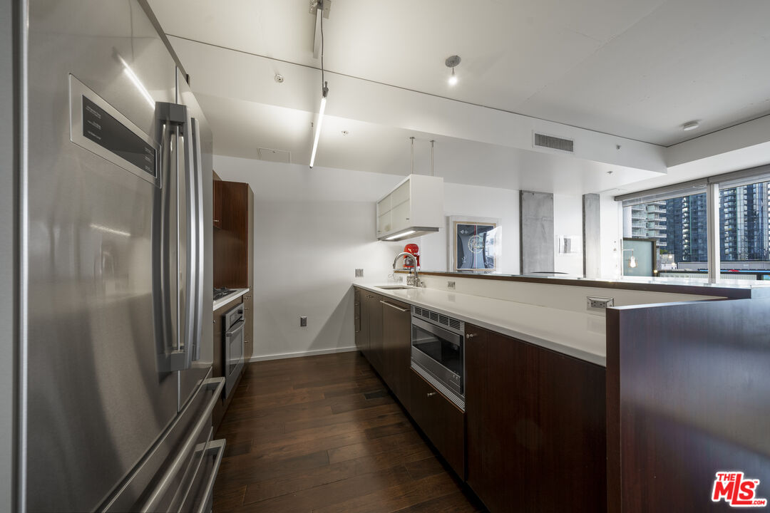 1155 S Grand Ave Unit: 810