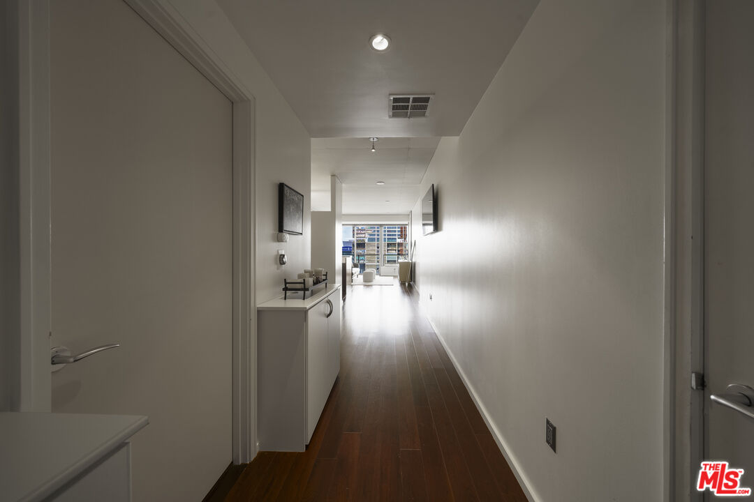 1155 S Grand Ave Unit: 810