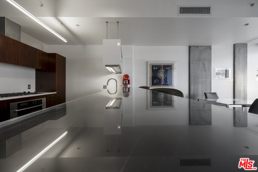 1155 S Grand Ave Unit: 810