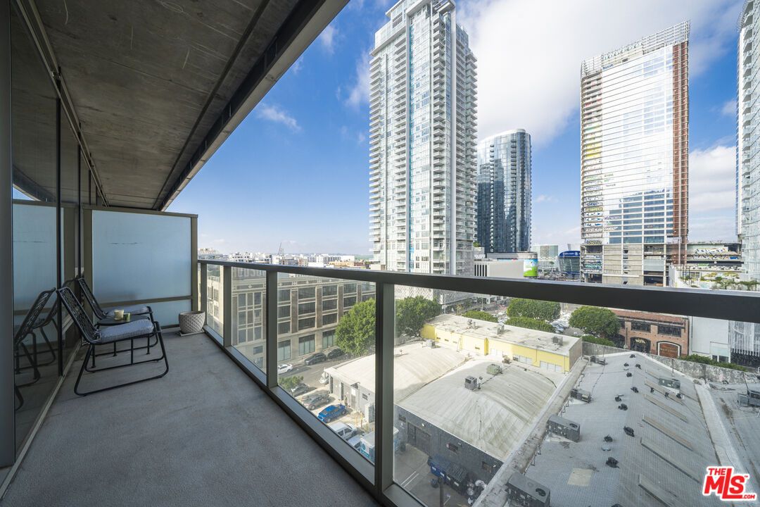 1155 S Grand Ave Unit: 810