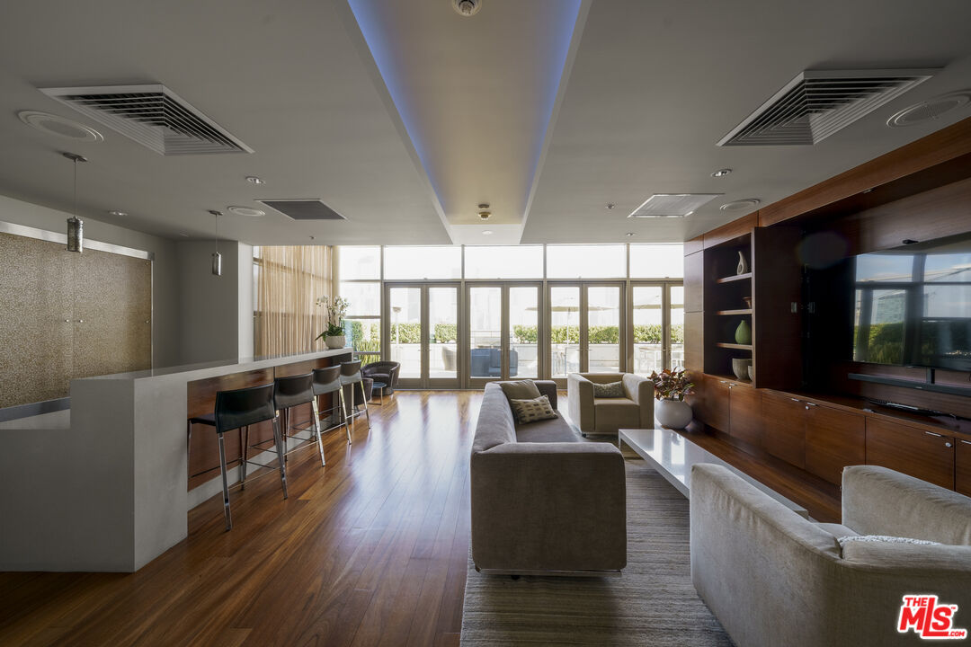1155 S Grand Ave Unit: 810