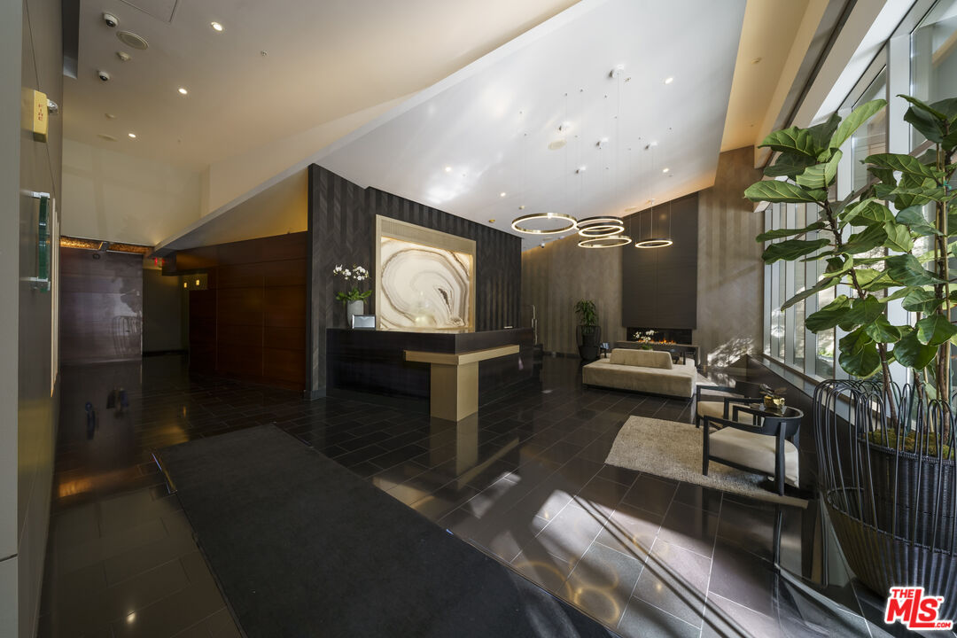 1155 S Grand Ave Unit: 810