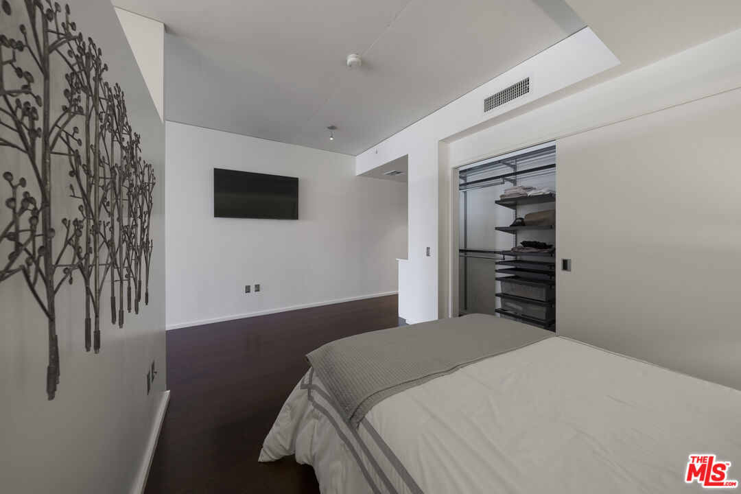 1155 S Grand Ave Unit: 810