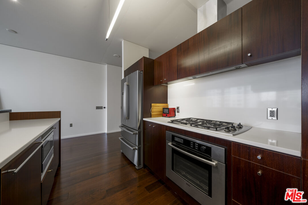1155 S Grand Ave Unit: 810