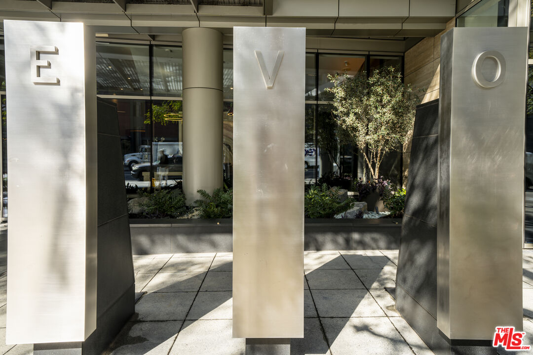 1155 S Grand Ave Unit: 810