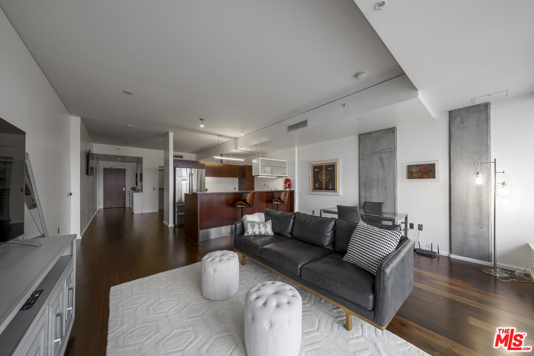 1155 S Grand Ave Unit: 810