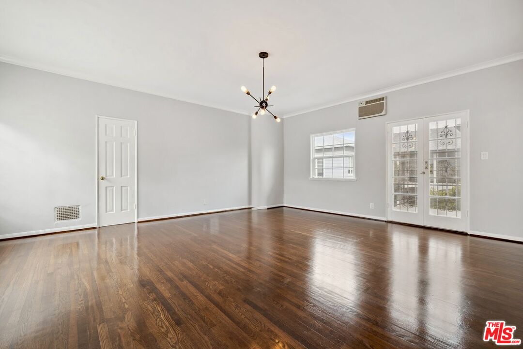 110 N Flores St