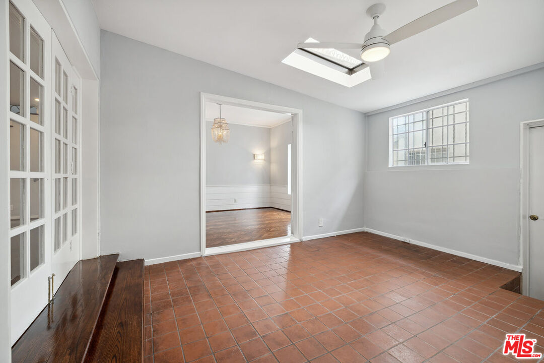 110 N Flores St