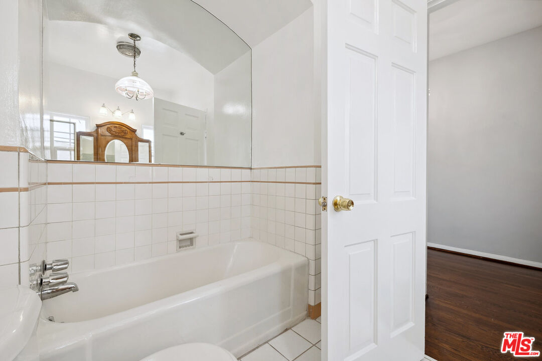 110 N Flores St