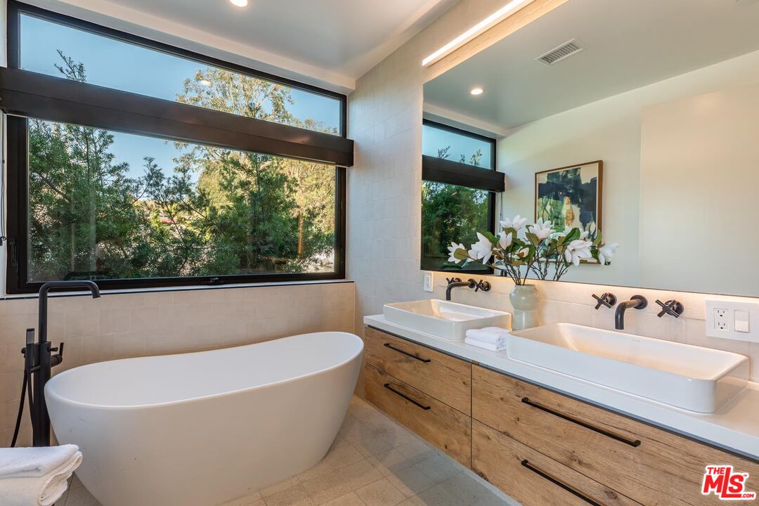 552 Stassi Ln