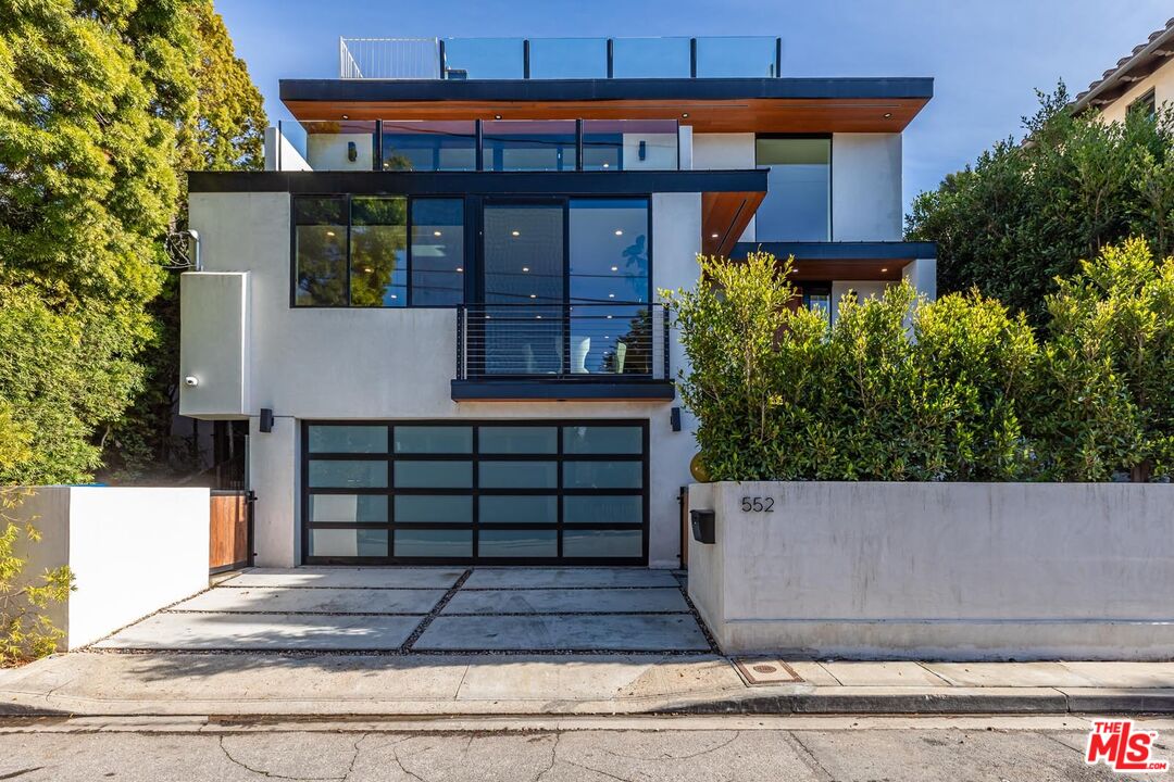 552 Stassi Ln