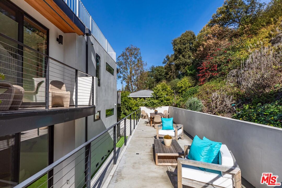 552 Stassi Ln