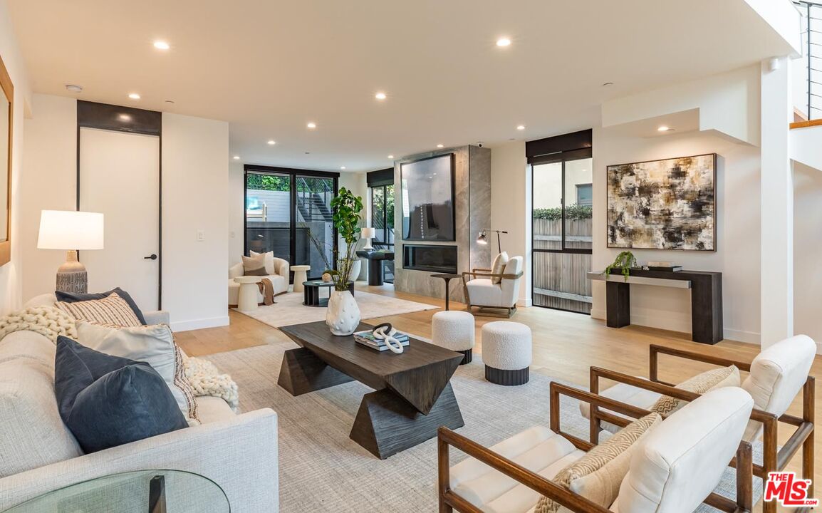552 Stassi Ln
