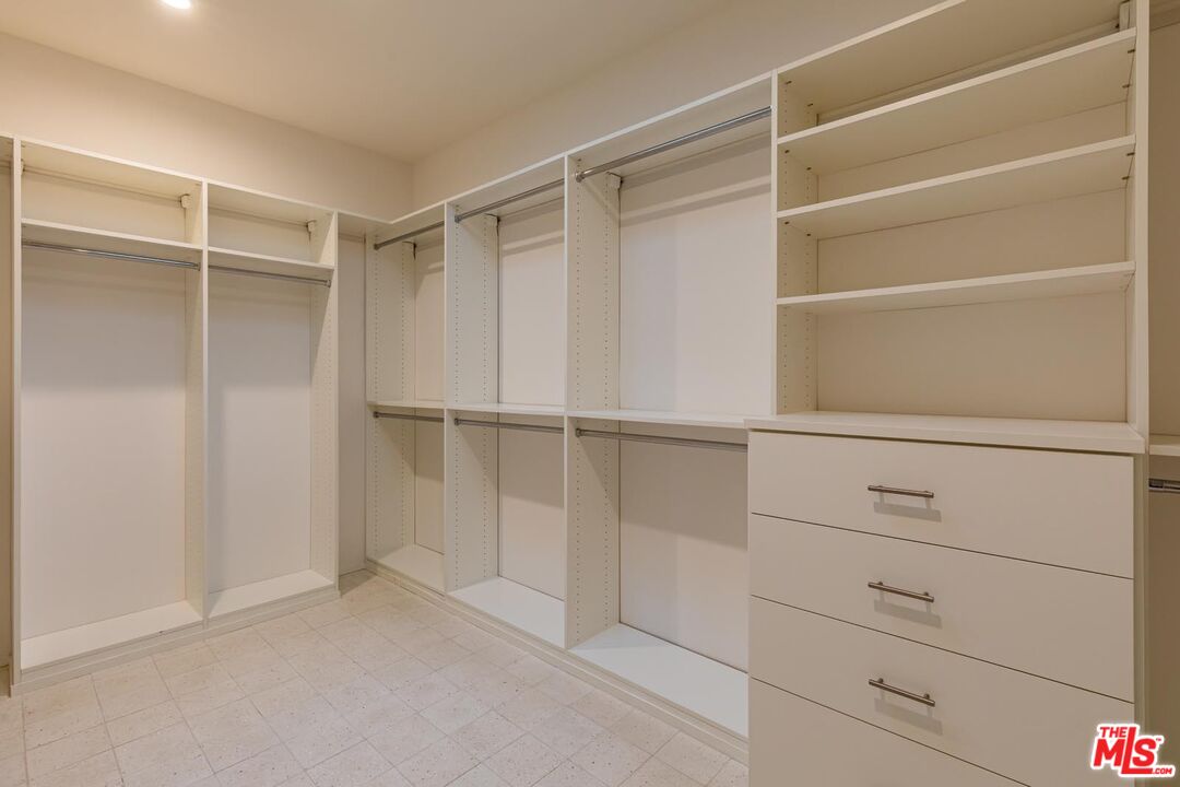 552 Stassi Ln