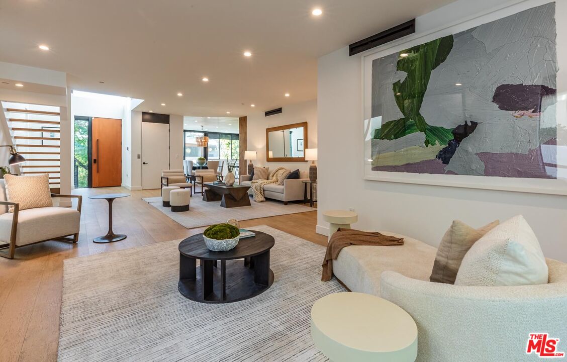 552 Stassi Ln