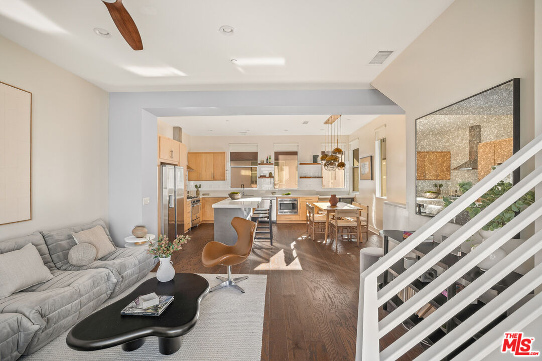 2205 Fox Ln